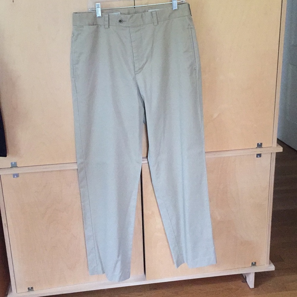 Men’s khaki pants